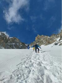 La remontée du couloir sous le col du Passon La remontée du couloir sous le col du Passon